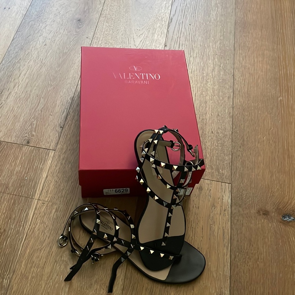 💯 % authentic Valentino shoes, in very good conditions.